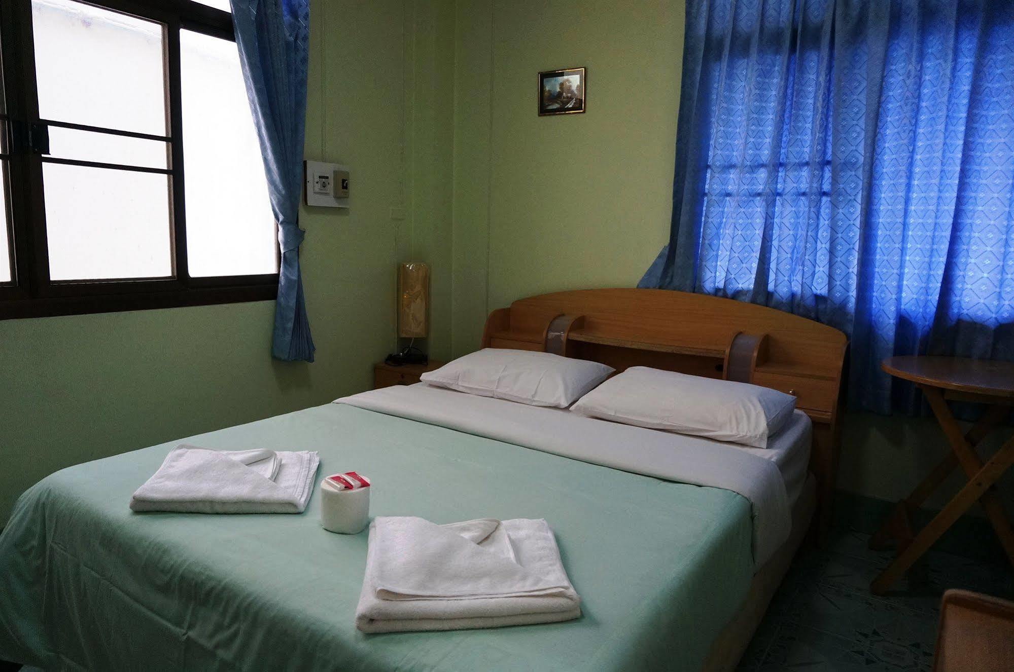 Celtic Inn Guest House Хуахін Екстер'єр фото