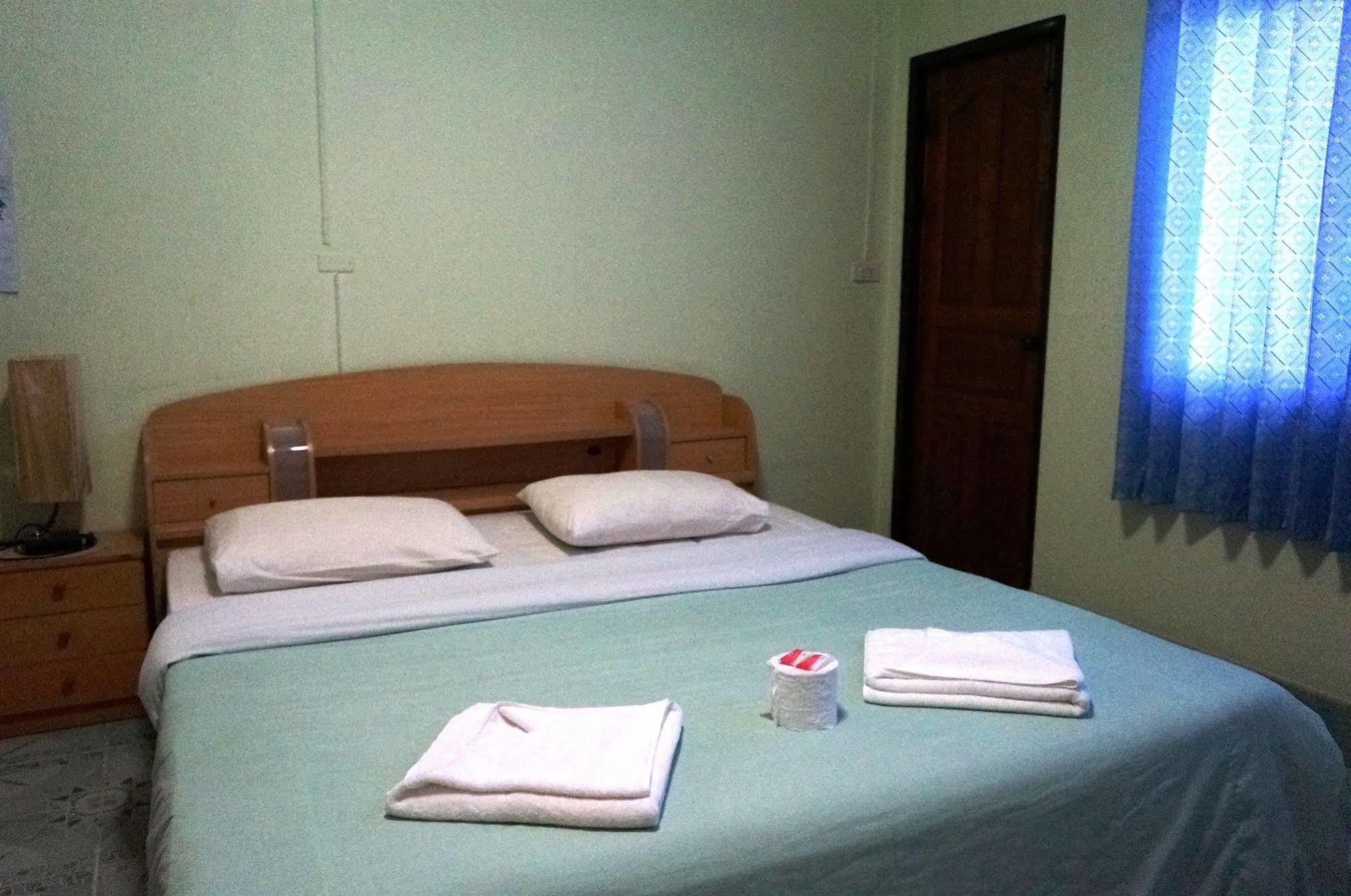 Celtic Inn Guest House Хуахін Екстер'єр фото