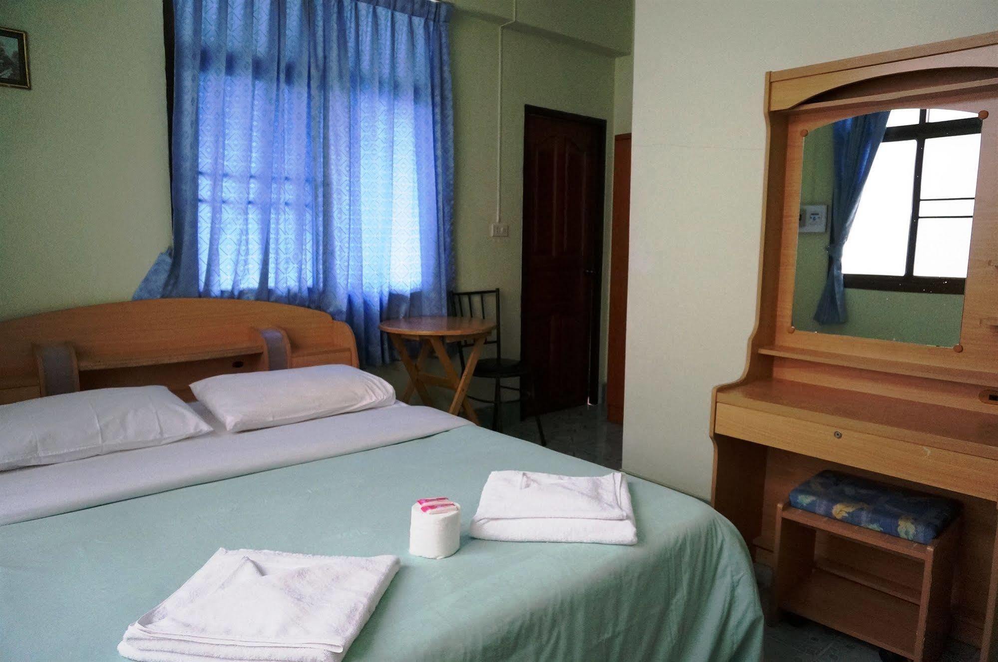 Celtic Inn Guest House Хуахін Екстер'єр фото